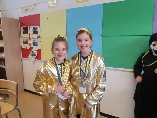 Schoolcarnaval en optocht Agelo