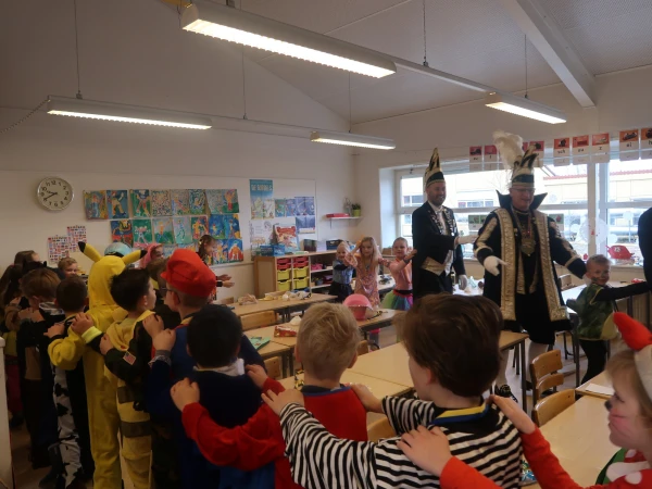 Schoolcarnaval en optocht Agelo