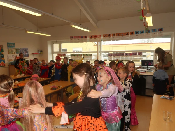 Schoolcarnaval en optocht Agelo