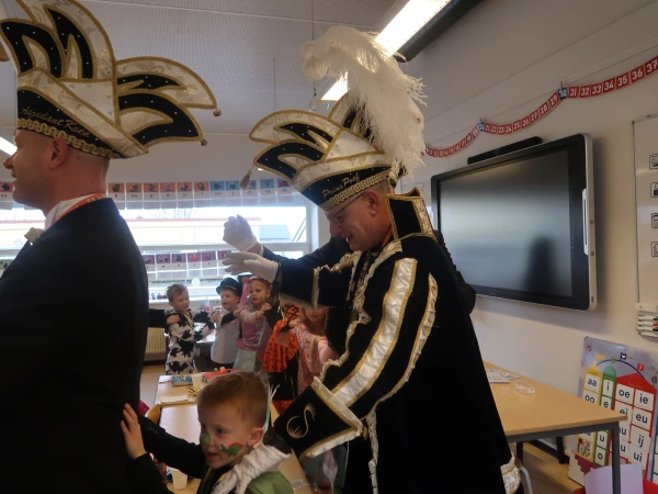 Schoolcarnaval en optocht Agelo