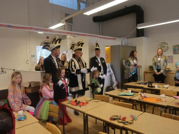 Schoolcarnaval en optocht Agelo