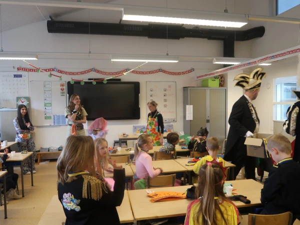 Schoolcarnaval en optocht Agelo