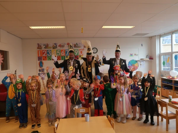 Schoolcarnaval en optocht Agelo