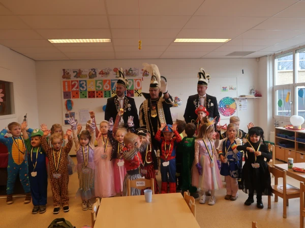 Schoolcarnaval en optocht Agelo