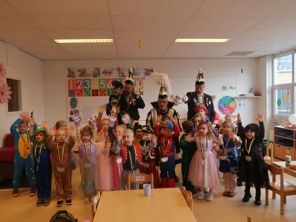 Schoolcarnaval en optocht Agelo