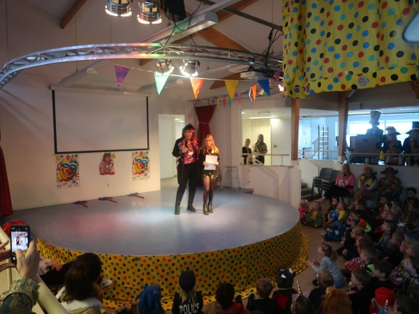 Schoolcarnaval en optocht Agelo