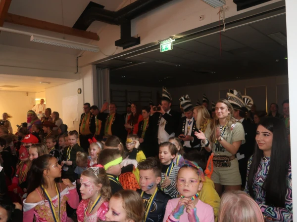 Schoolcarnaval en optocht Agelo