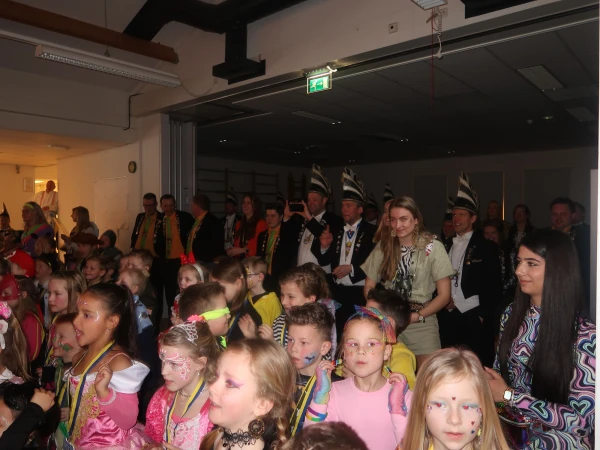 Schoolcarnaval en optocht Agelo