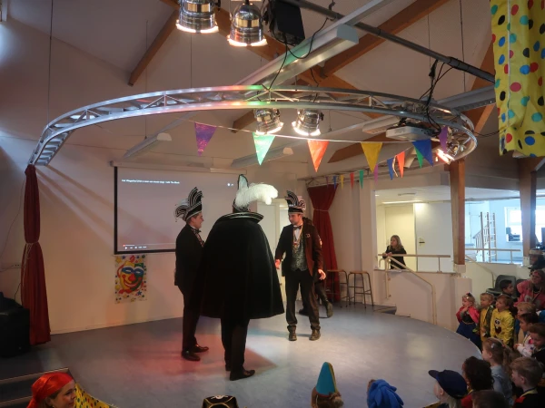 Schoolcarnaval en optocht Agelo