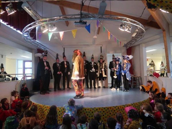 Schoolcarnaval en optocht Agelo