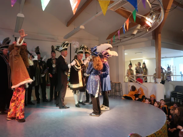 Schoolcarnaval en optocht Agelo