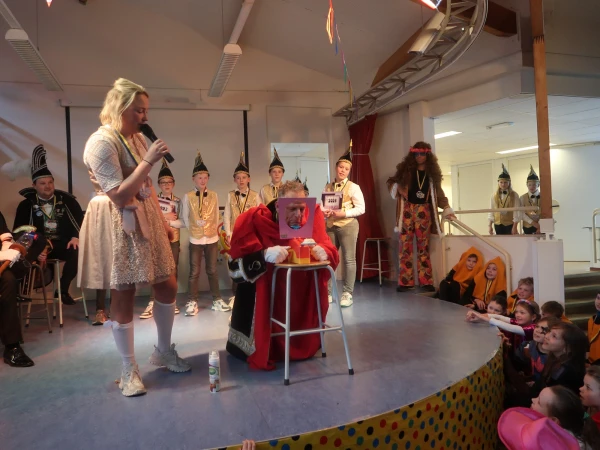 Schoolcarnaval en optocht Agelo