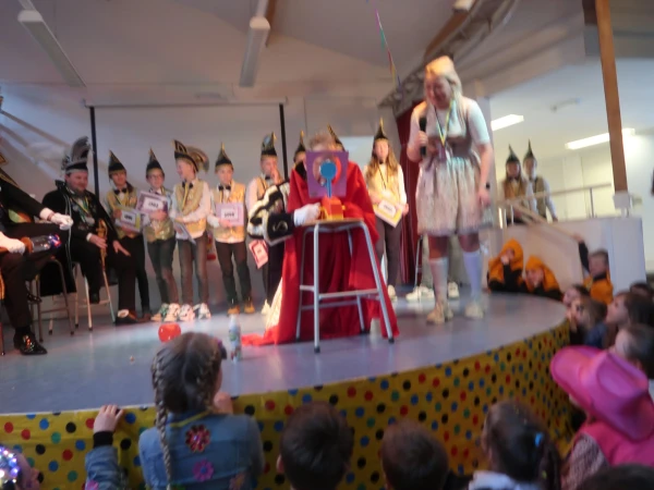 Schoolcarnaval en optocht Agelo