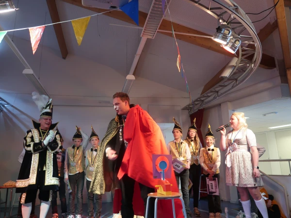 Schoolcarnaval en optocht Agelo