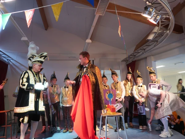 Schoolcarnaval en optocht Agelo