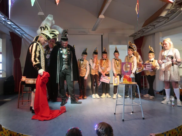 Schoolcarnaval en optocht Agelo