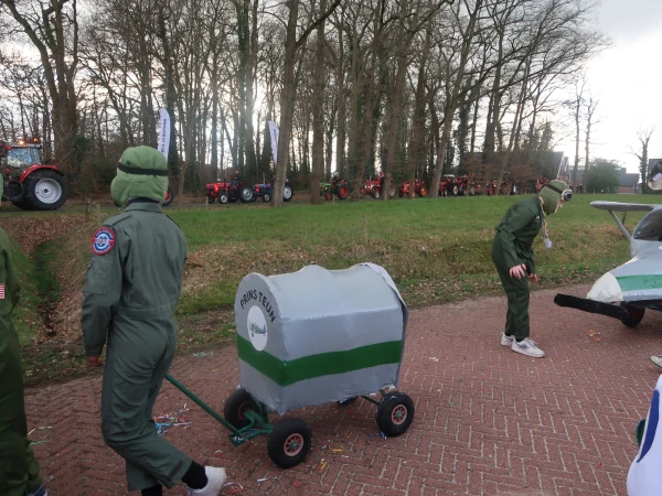 Schoolcarnaval en optocht Agelo
