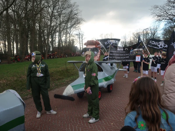 Schoolcarnaval en optocht Agelo