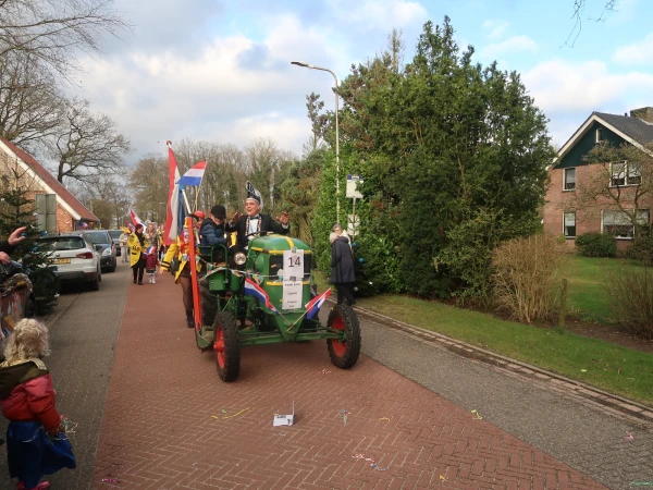 Schoolcarnaval en optocht Agelo