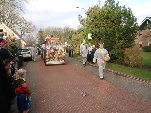 Schoolcarnaval en optocht Agelo