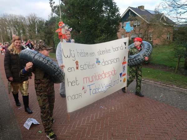 Schoolcarnaval en optocht Agelo