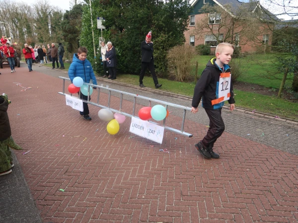Schoolcarnaval en optocht Agelo