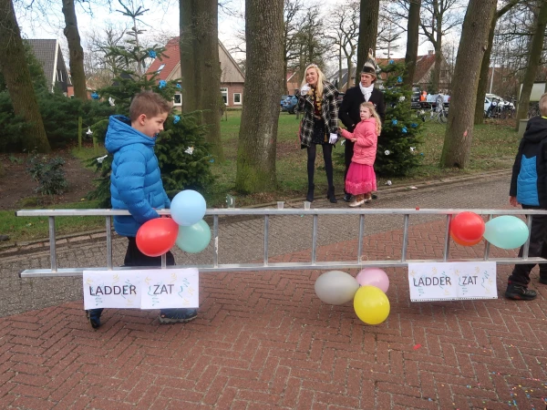 Schoolcarnaval en optocht Agelo