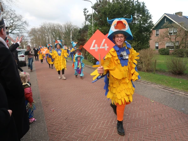 Schoolcarnaval en optocht Agelo