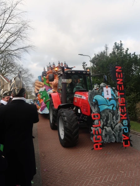 Schoolcarnaval en optocht Agelo