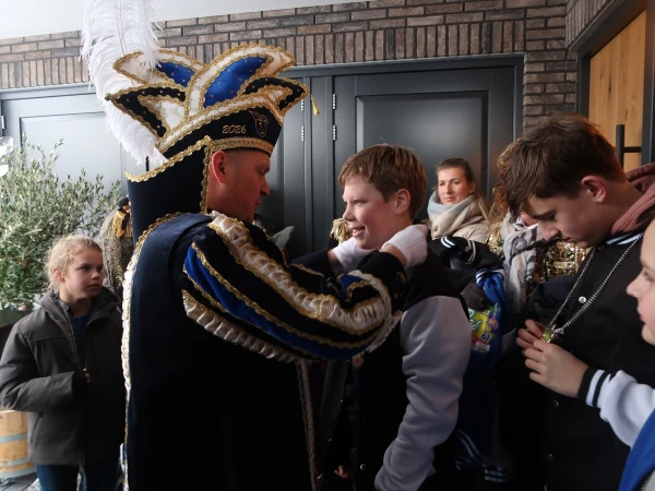 Aanbieden hofauto en receptie Stadsprins