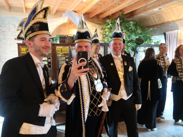 Aanbieden hofauto en receptie Stadsprins