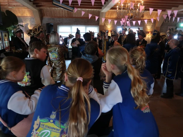 Aanbieden hofauto en receptie Stadsprins