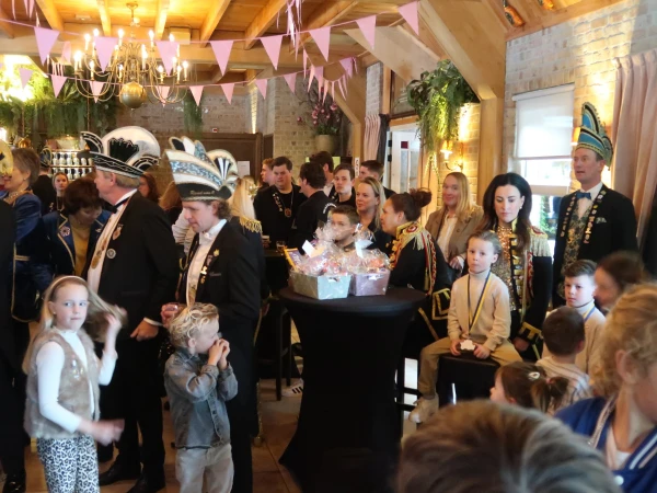 Aanbieden hofauto en receptie Stadsprins