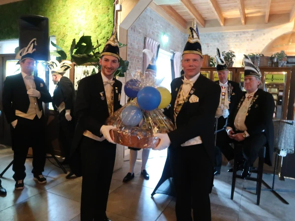 Aanbieden hofauto en receptie Stadsprins