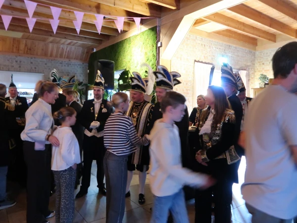 Aanbieden hofauto en receptie Stadsprins