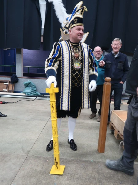 Eerste paal, snert van Henny en fotomoment Hofauto's Wiefferink