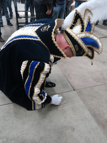 Eerste paal, snert van Henny en fotomoment Hofauto's Wiefferink