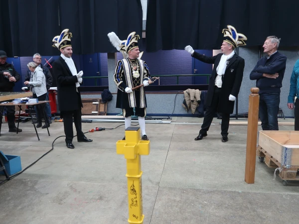 Eerste paal, snert van Henny en fotomoment Hofauto's Wiefferink