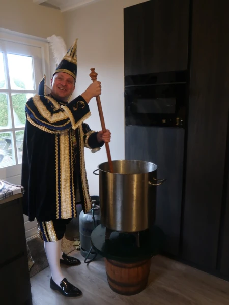 Eerste paal, snert van Henny en fotomoment Hofauto's Wiefferink