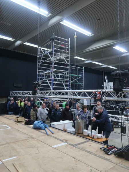 Eerste paal, snert van Henny en fotomoment Hofauto's Wiefferink