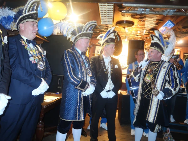 Brunch oud Prinsen, Borrelmiddag Smoezen & Neugoamd